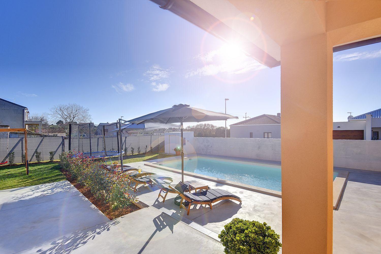 Mit Privatem Pool, Spielplatz, Wlan, Klima, Bbq Pula
