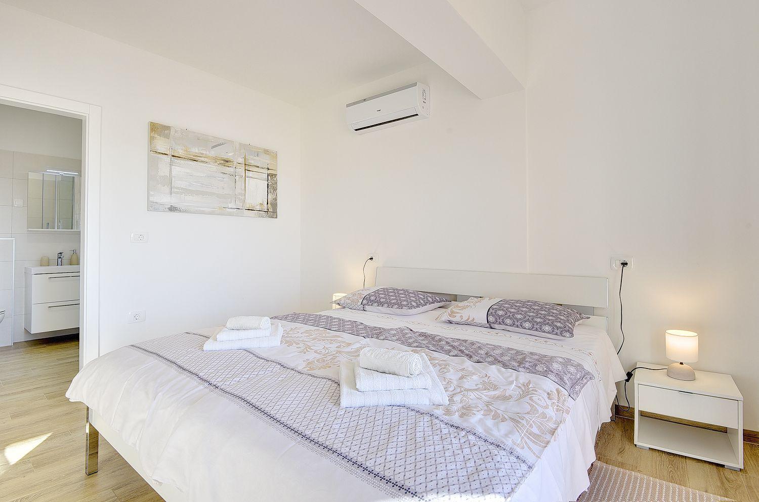 Mit Privatem Pool, Spielplatz, Wlan, Klima, Bbq Holiday home