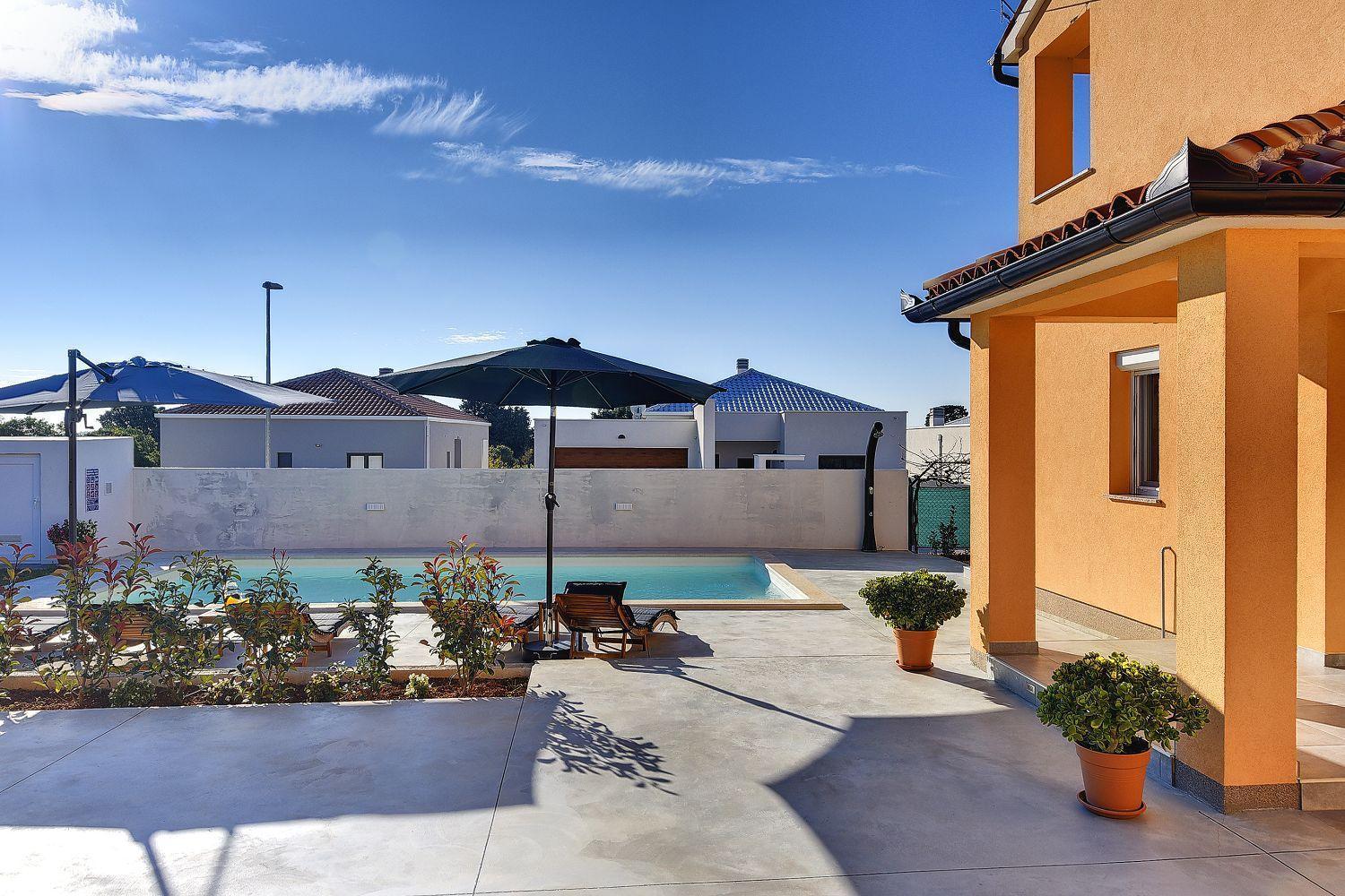 Mit Privatem Pool, Spielplatz, Wlan, Klima, Bbq * Pula