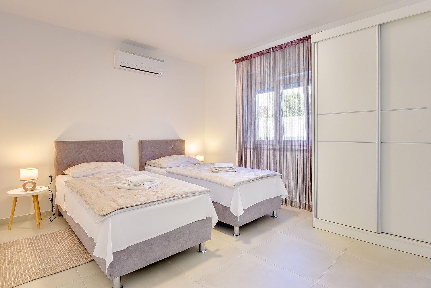 Holiday home Mit Privatem Pool, Spielplatz, Wlan, Klima, Bbq