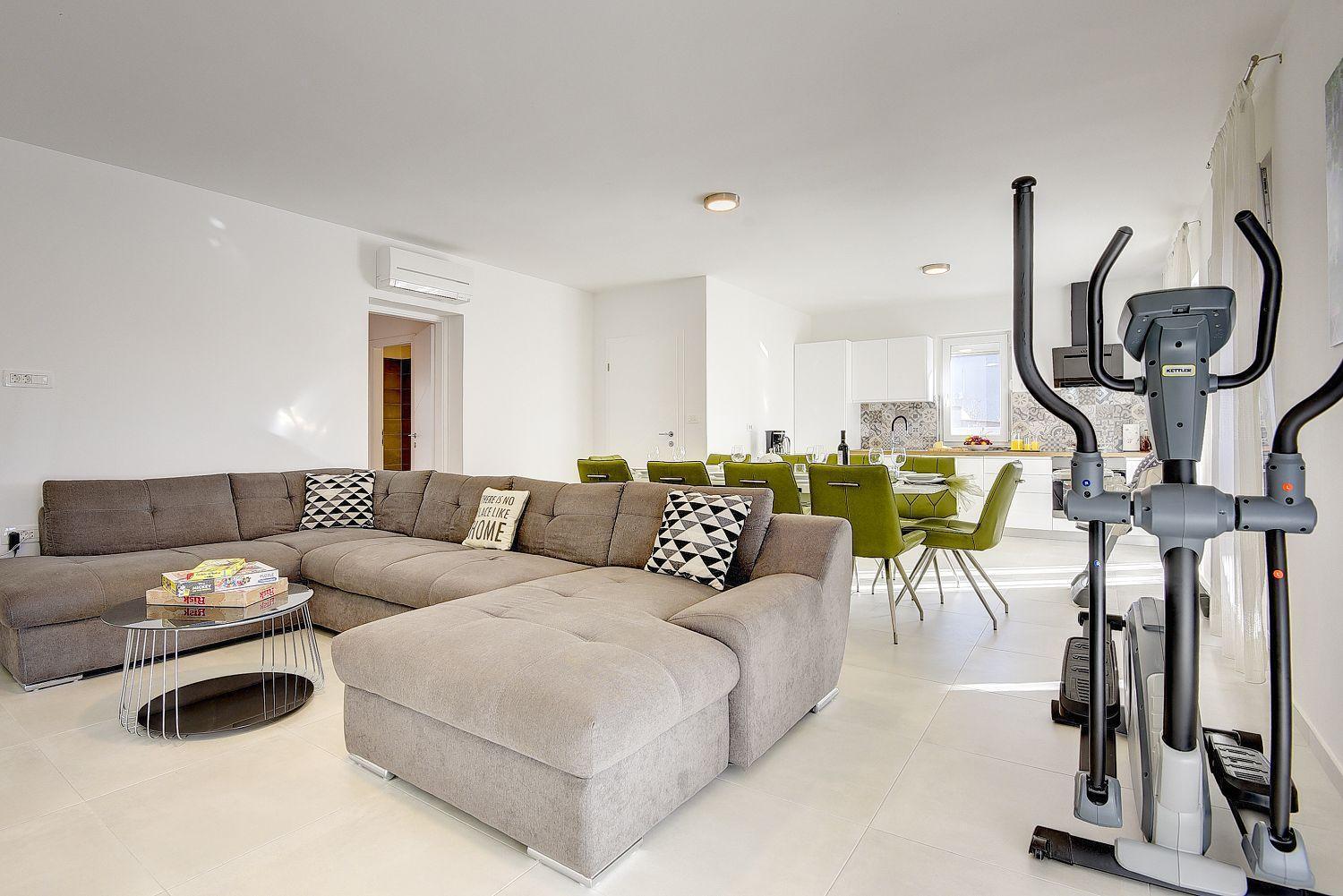 Mit Privatem Pool, Spielplatz, Wlan, Klima, Bbq Holiday home Pula
